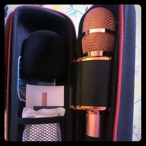 Bonaok Bluetooth wireless karaoke microphone